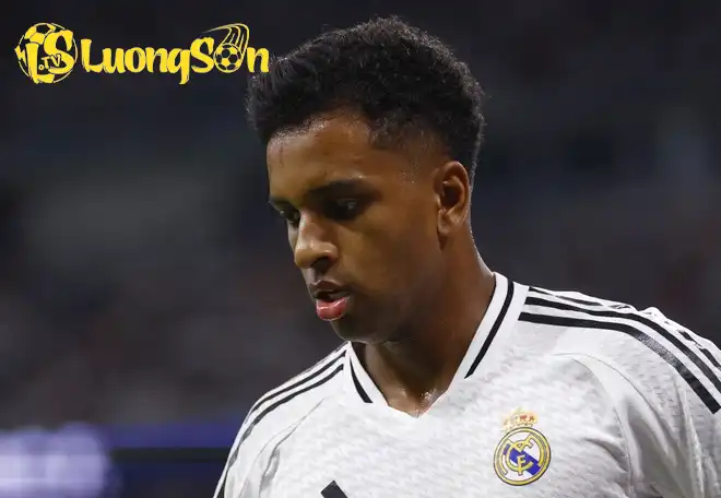 Tương lai của Rodrygo sẽ phụ thuộc vào chính tiền đạo này (Ảnh: MARCA) Tương lai của Rodrygo sẽ phụ thuộc vào chính tiền đạo này