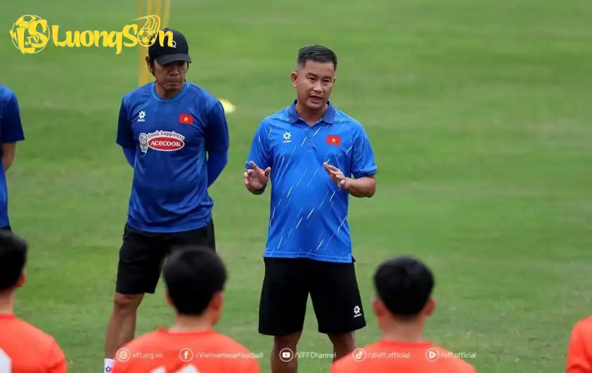 HLV Đinh Hồng Vinh nắm vai trò quyền HLV trưởng ĐT Việt Nam HLV Đinh Hồng Vinh nắm vai trò quyền HLV trưởng ĐT Việt Nam