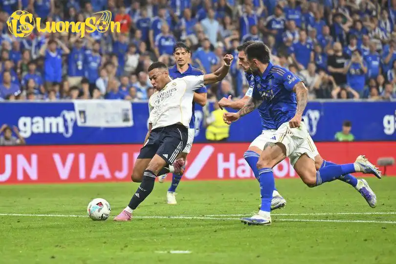 Mbappe sở hữu kỹ năng dứt điểm đa dạng - Ảnh: @Pasarliganews16 Mbappe sở hữu kỹ năng dứt điểm đa dạng