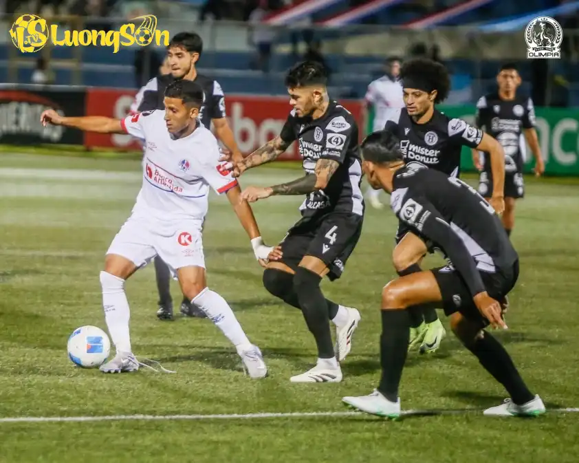 Hercules đang có phong độ kém cỏi trong thời gian qua. Hercules đang có phong độ kém cỏi trong thời gian qua.