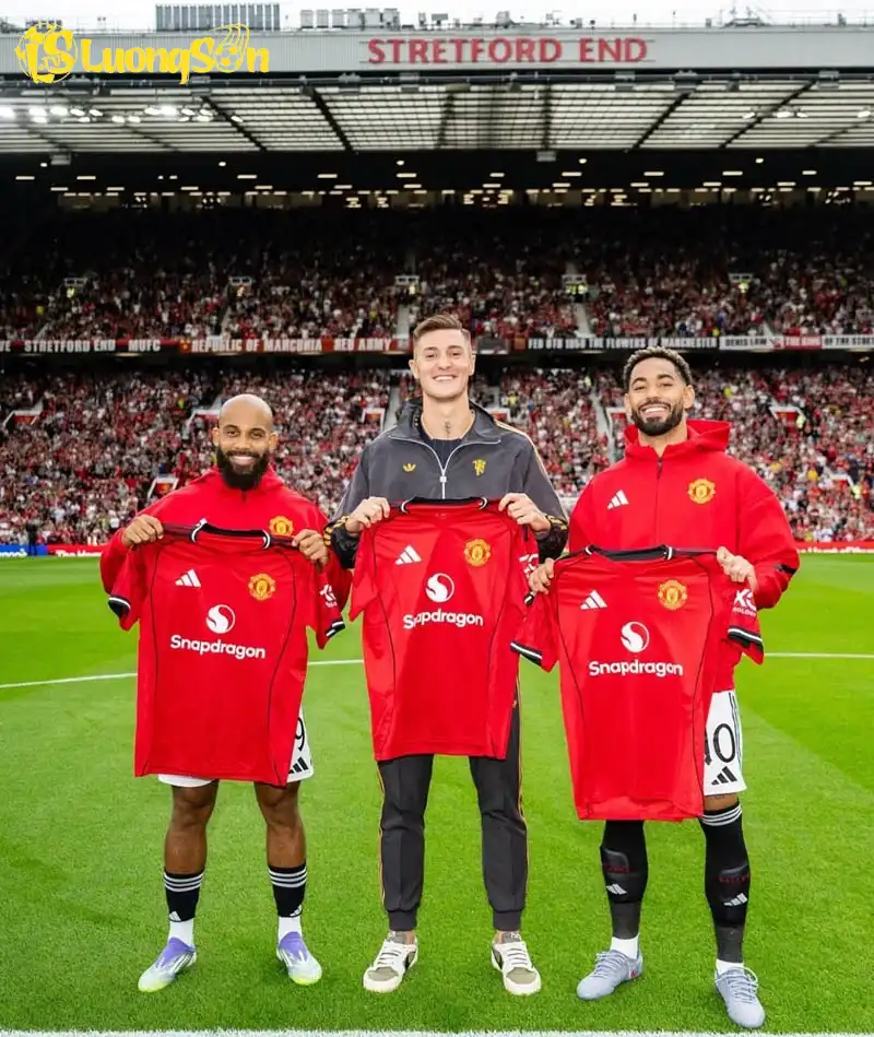 Tam tấu mới dẫn dắt hàng công Quỷ đỏ (Ảnh: MUFC) Tam tấu mới dẫn dắt hàng công Quỷ đỏ (Ảnh: MUFC)