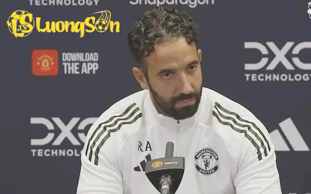 Amorim nhấn mạnh khi nào thích hợp sẽ thay đổi lối chơi (Ảnh; Sky Sports) Amorim nhấn mạnh khi nào thích hợp sẽ thay đổi lối chơi (Ảnh; Sky Sports)