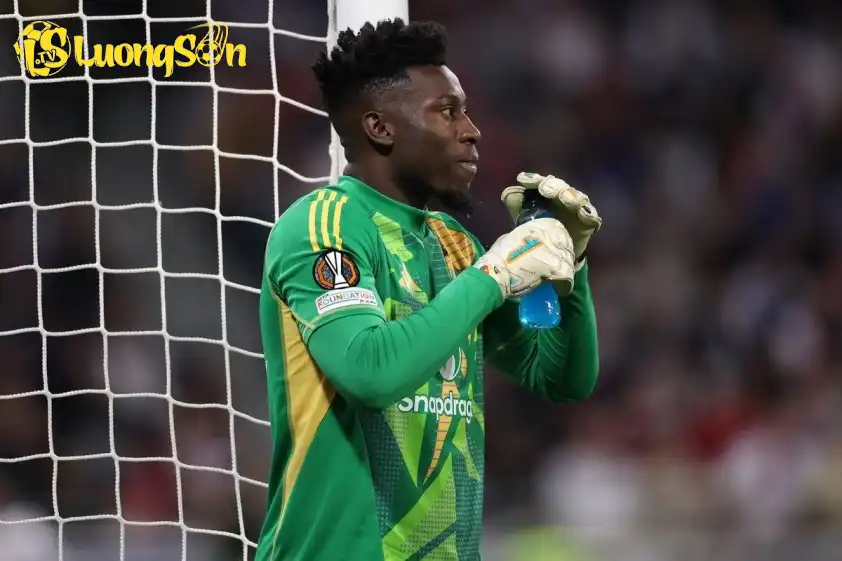 Andre Onana sẽ là người quyết định thành công của thương vụ này (Ảnh: AFP). Andre Onana sẽ là người quyết định thành công của thương vụ này (Ảnh: AFP).