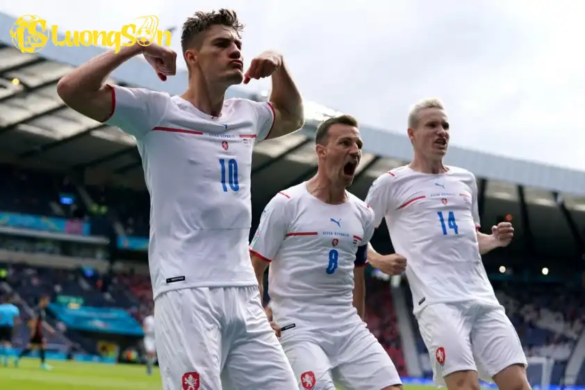 Patrik Schick đang là ngôi sao số 1 bên phía CH Séc. Patrik Schick đang là ngôi sao số 1 bên phía CH Séc.