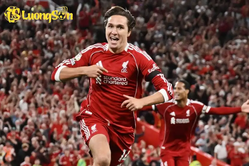 Chiesa lần đầu nếm trải cảm giác người hùng tại Anfield